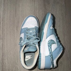 Nike Dunk Low Blue Paisley Sneakers Size 7 Women’s